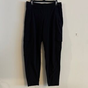Athleta Chelsea Cargo Lined Pant Size 10 in Solid Black